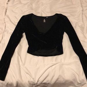 Black long sleeve crop top